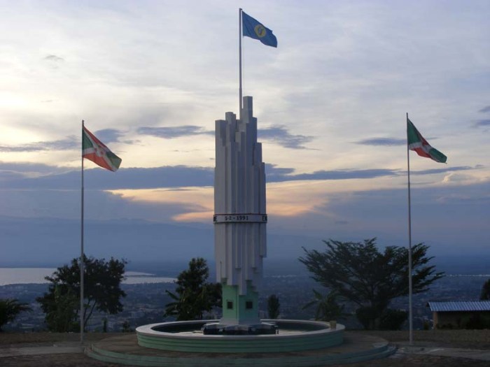 Burundi travel blog Bujumbura city tour Monument de l'Unite