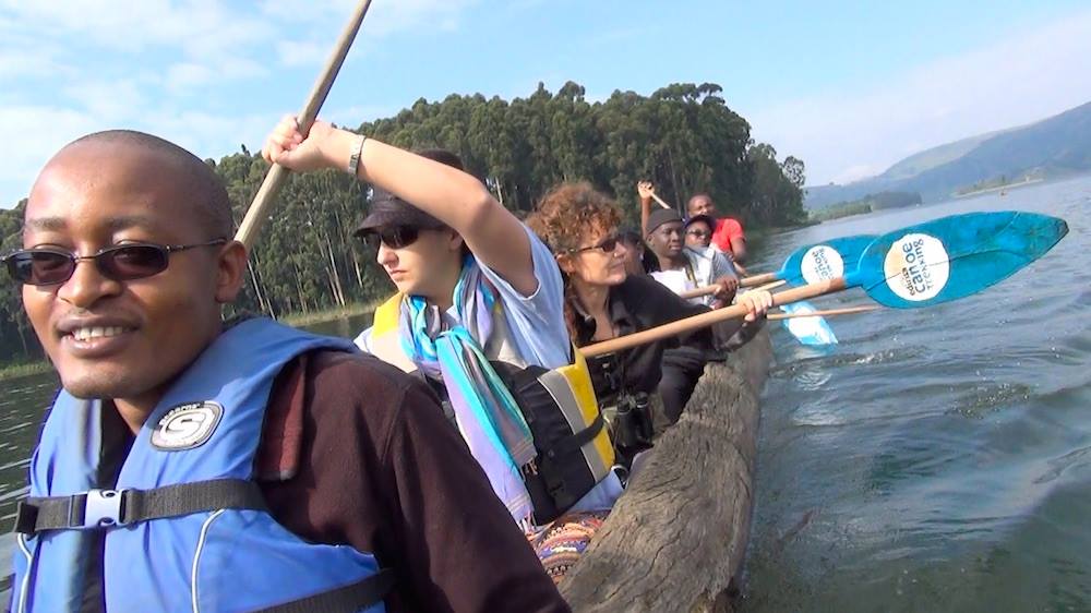 canoe trekking Lake Bunyonyi