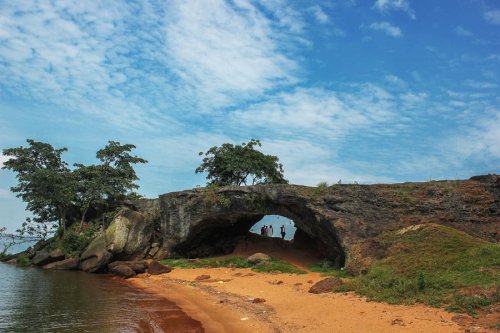 Entebbe za Mugula. Cross-Cultural Foundation of Uganda CCFU