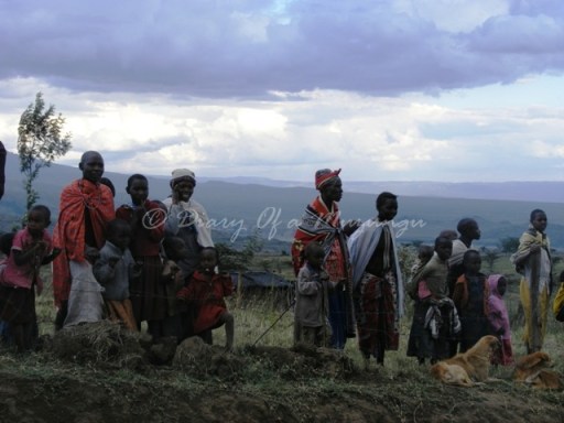 Nairobi to Lake Naivasha Relay - local people watch on. Uganda travel blog 