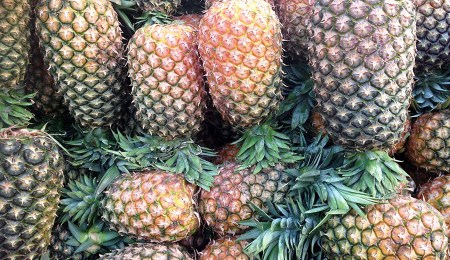 Ugandan pineapples. Diary of a Muzungu