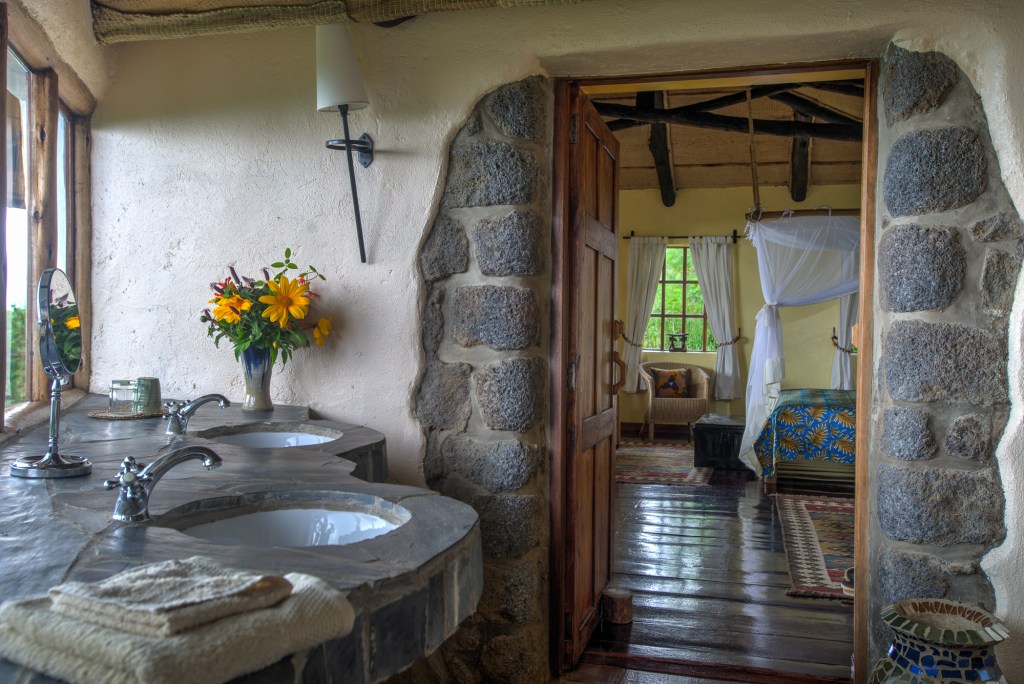 Virunga Lodge bathroom banda. Randazoo